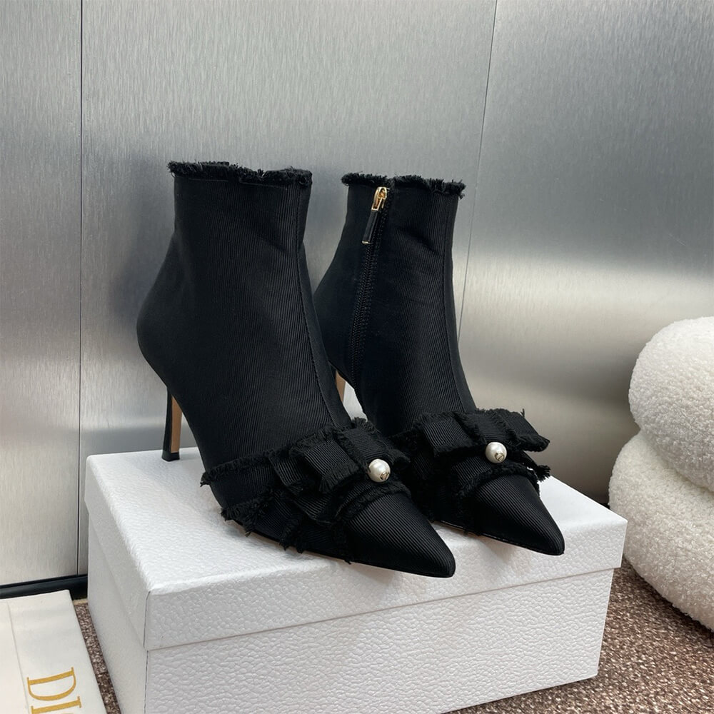 D10r AD10rable Heeled Ankle Boot