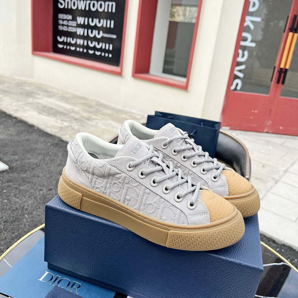 D10r B33 Sneaker