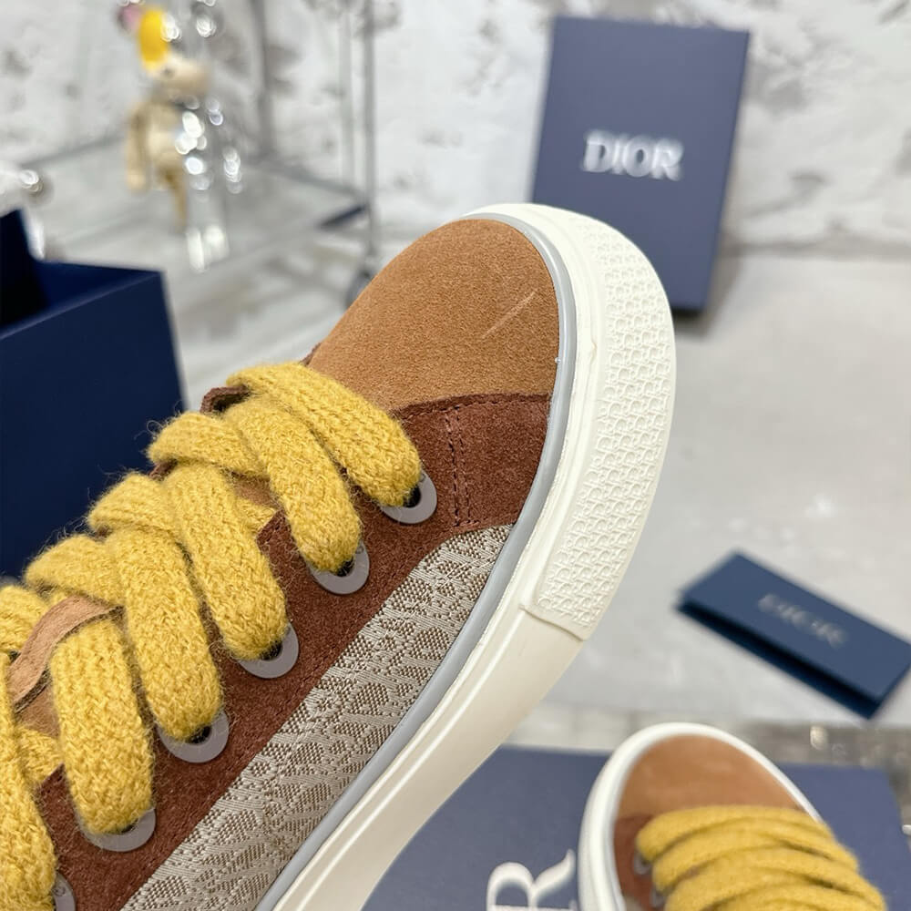 D10r B33 Sneaker