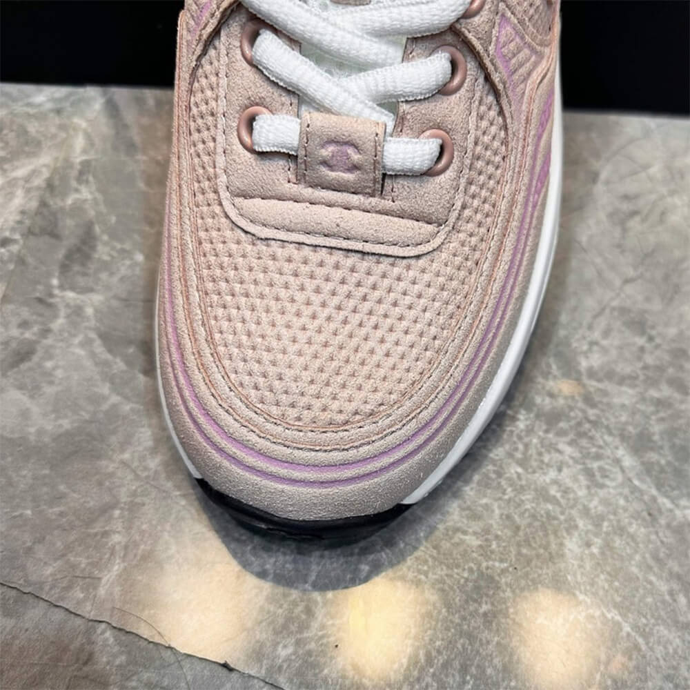 Ch**el Sneaker