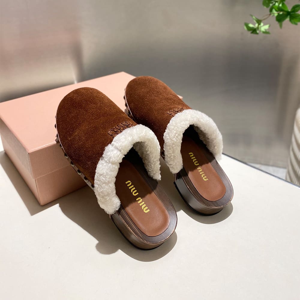 M1um1u Suede clogs