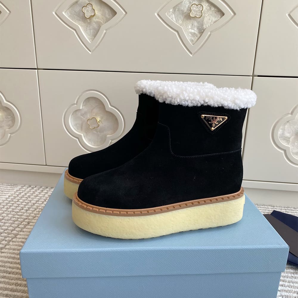 Pra*a Suede booties