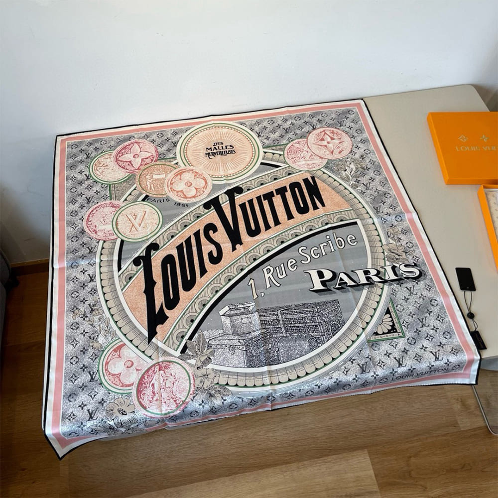 LV Malles Merveilleuses Square 90