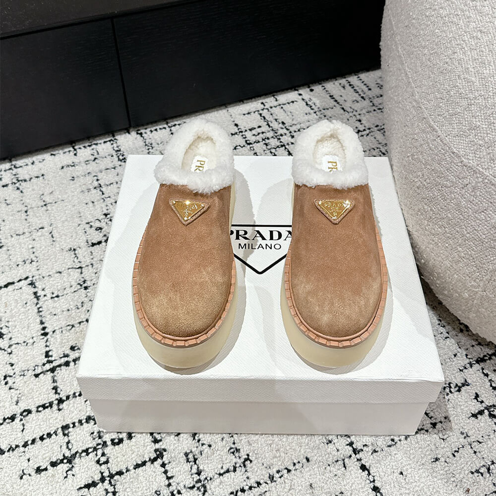 Pra*a Suede slippers