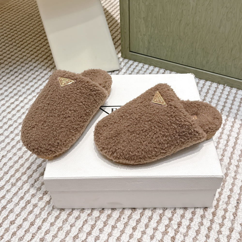 Pra*a Slippers