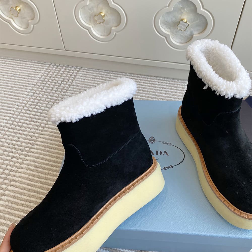 Pra*a Suede booties