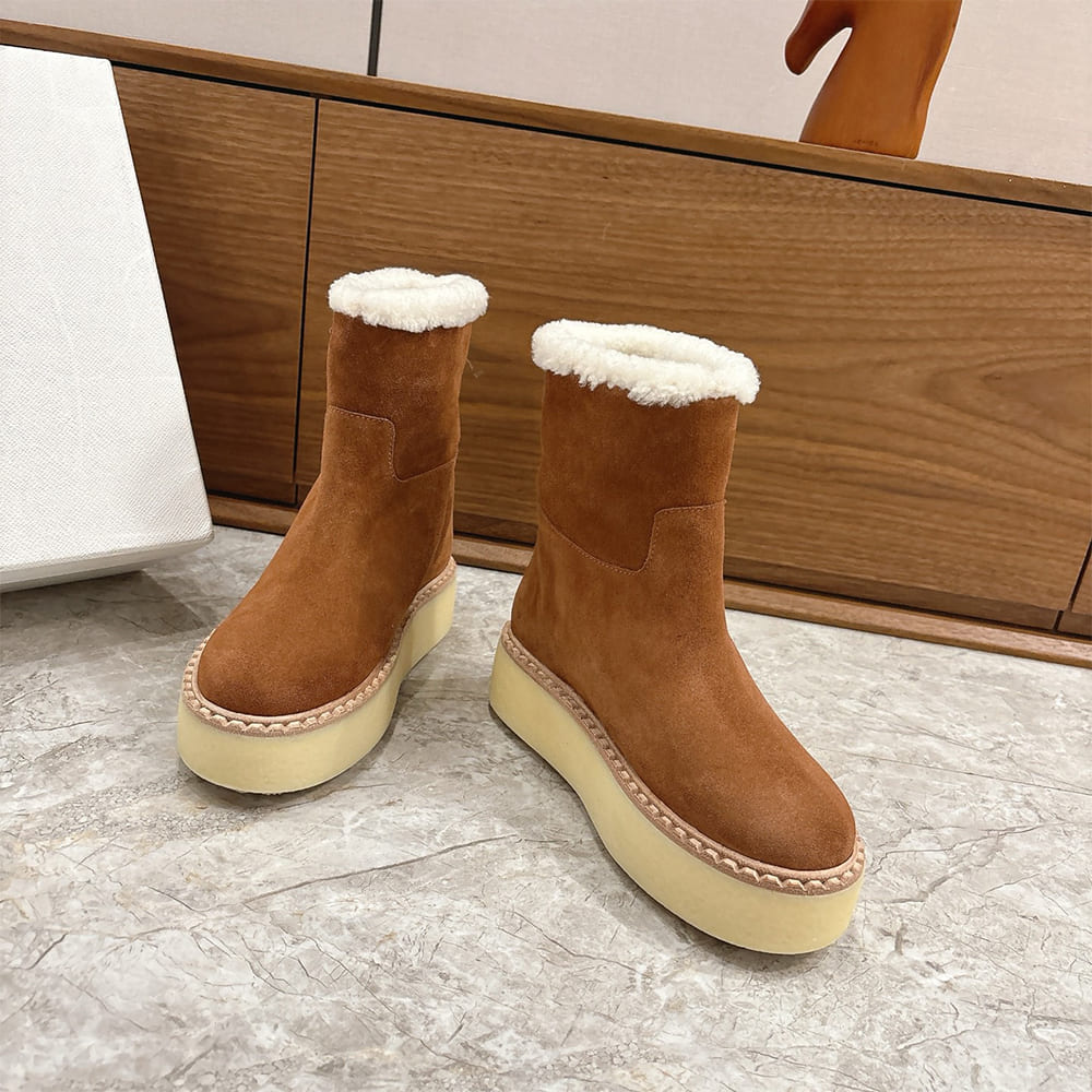 Pra*a Suede booties