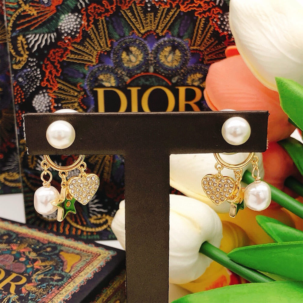 D10r Pearl charm earrings