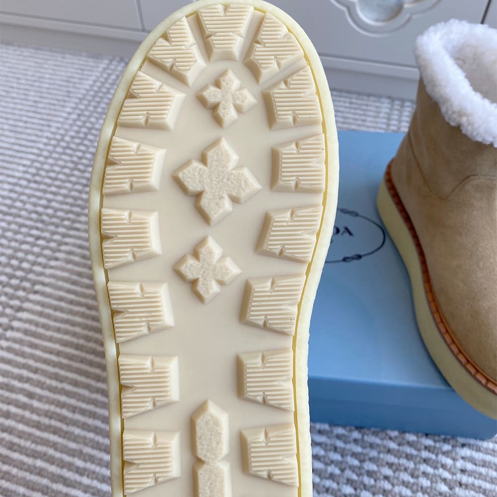 Pra*a Suede booties