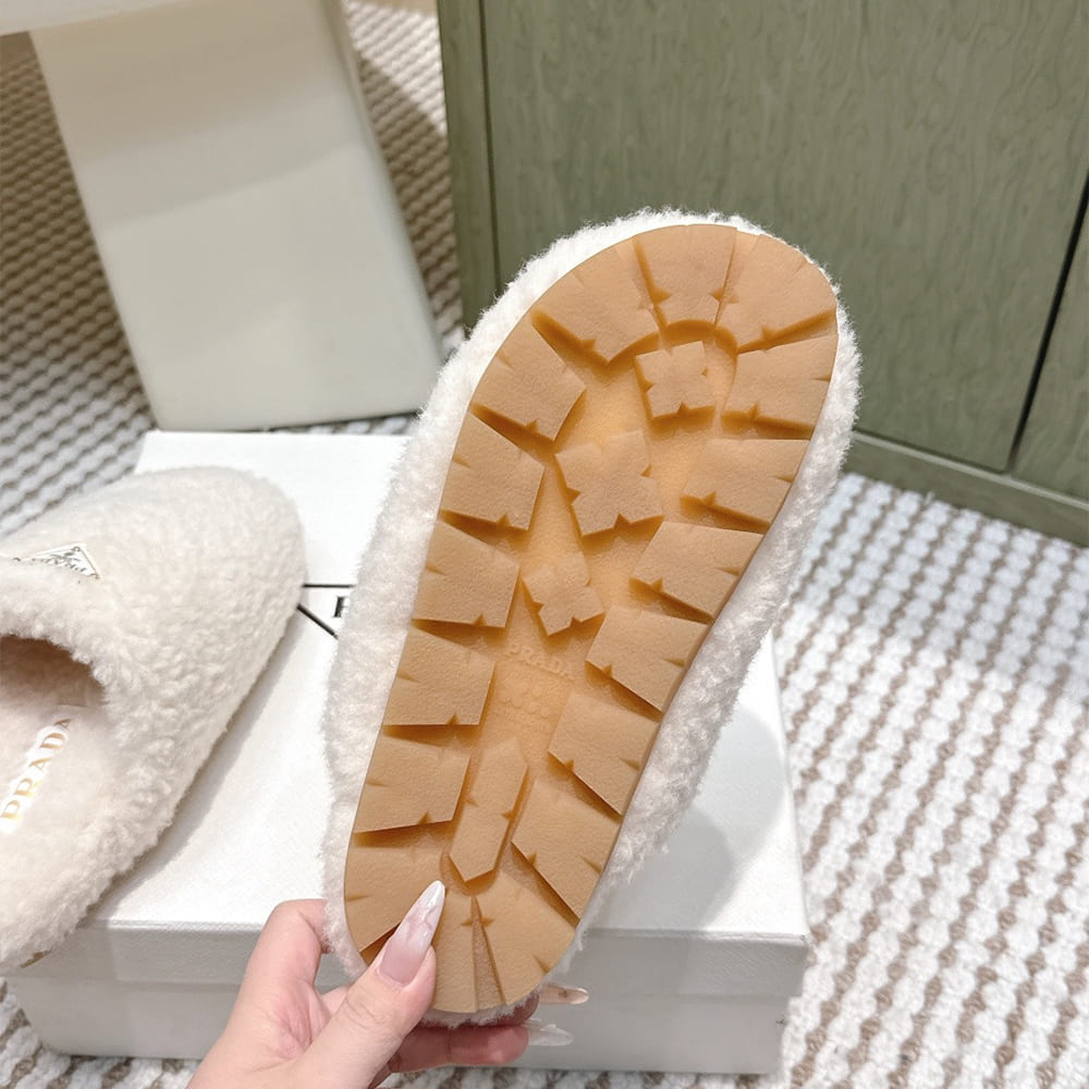 Pra*a Slippers