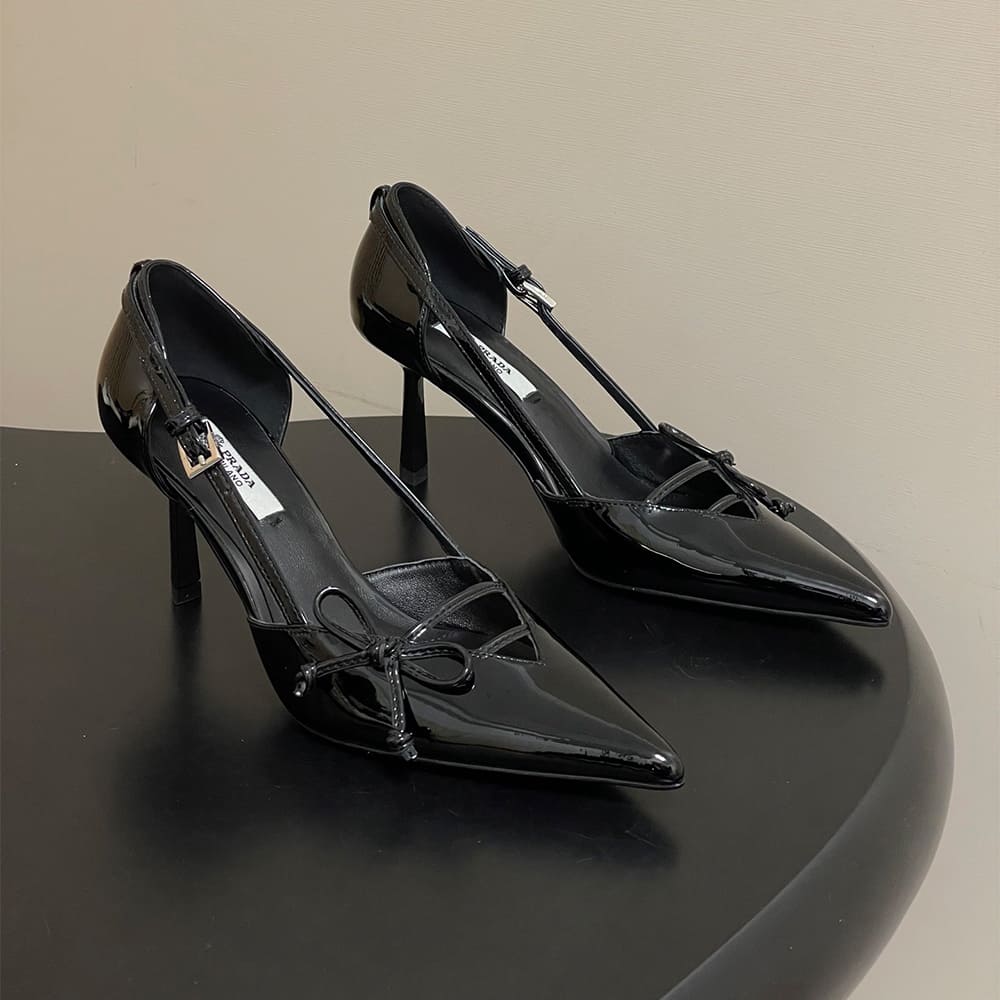 Pra*a Open-side leather pumps