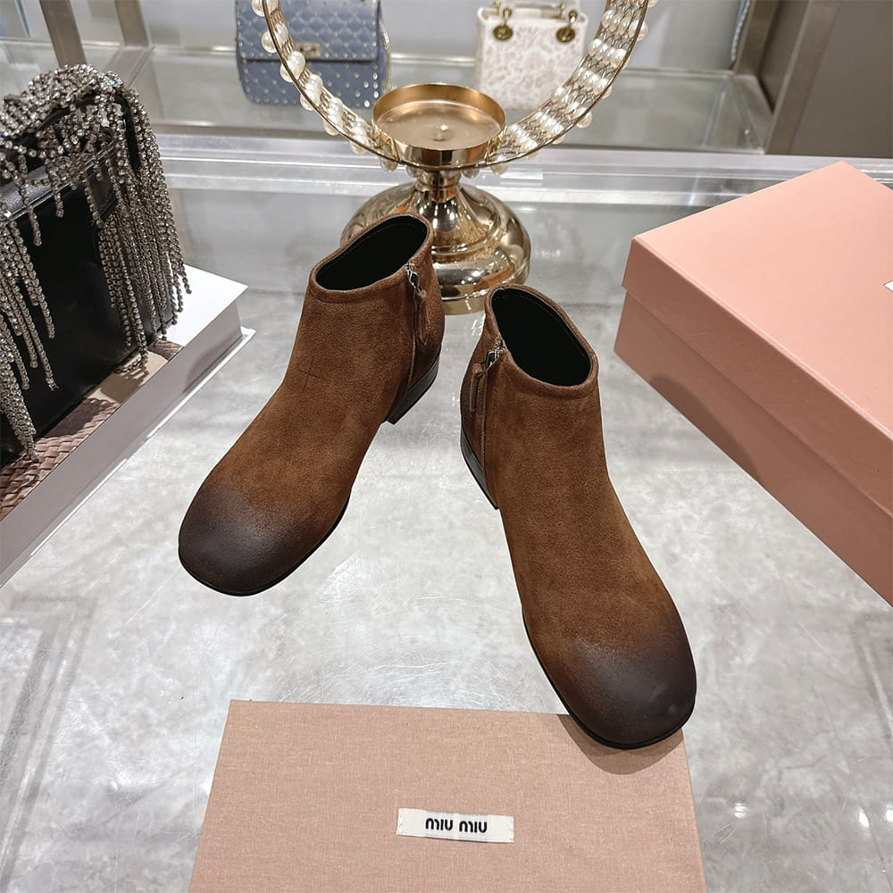 M1um1u Suede booties