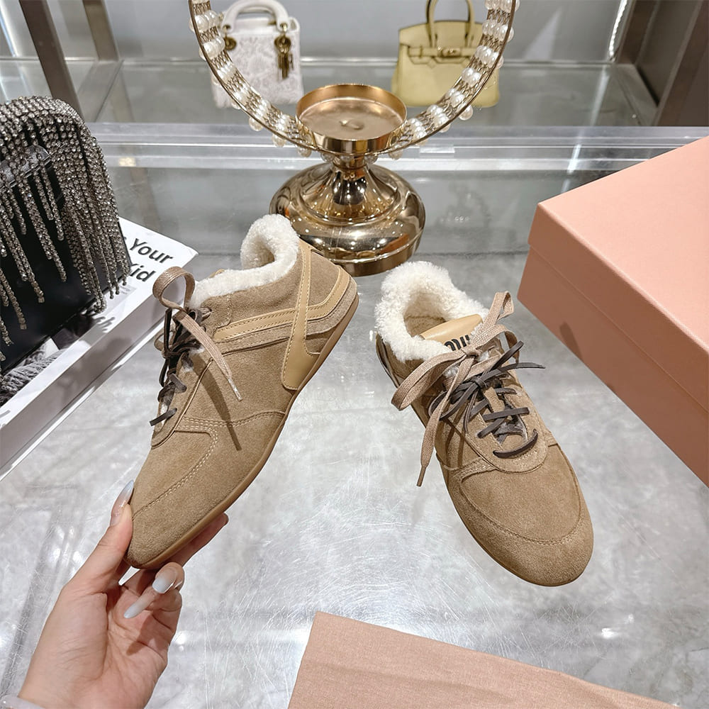 M1um1u Sneakers