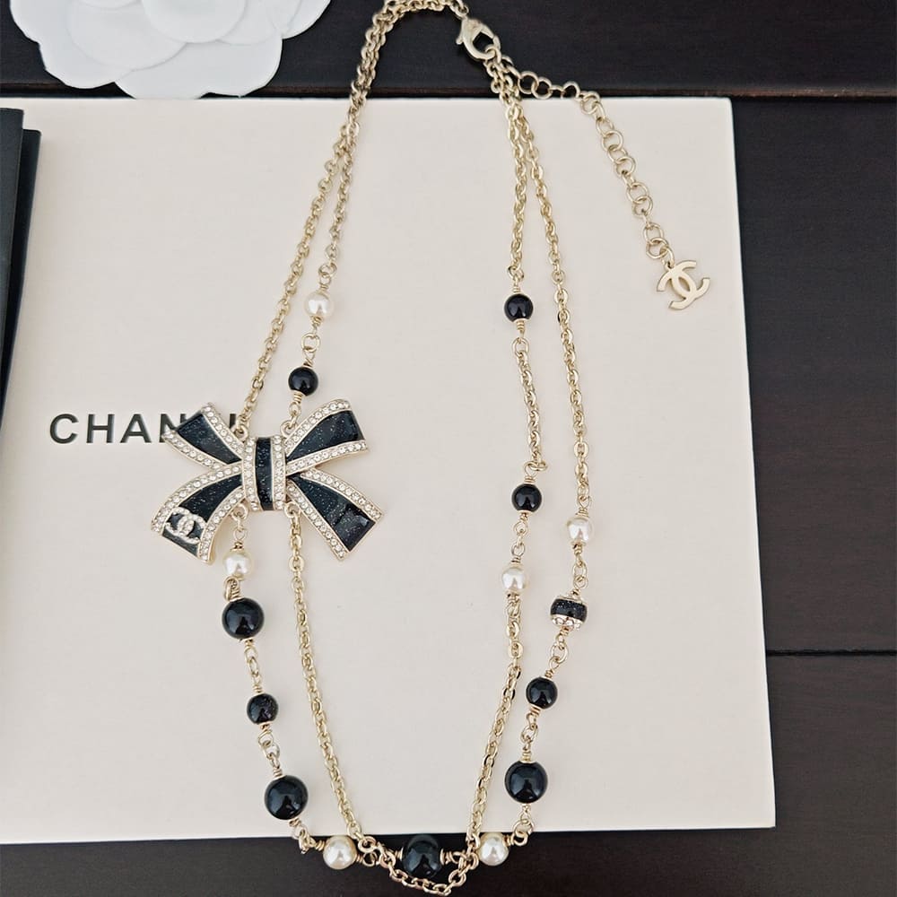 Ch**el necklace