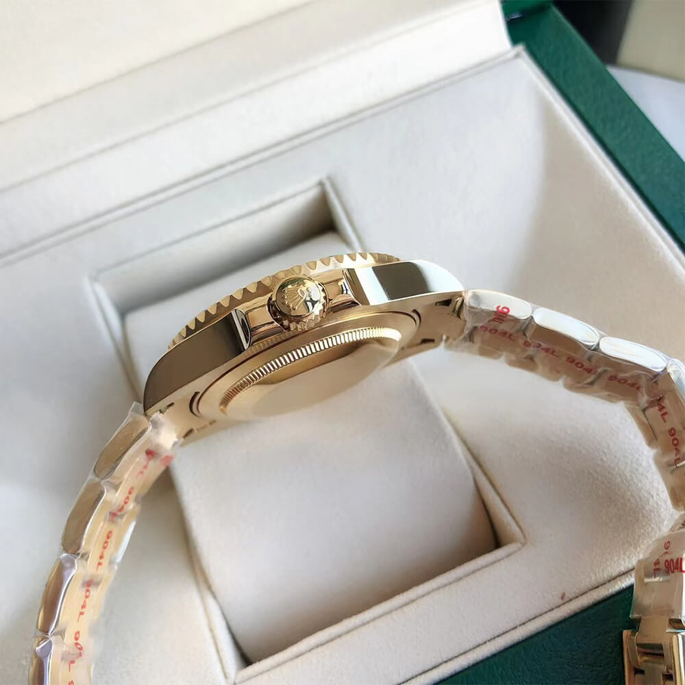 R01ex Submariner Date