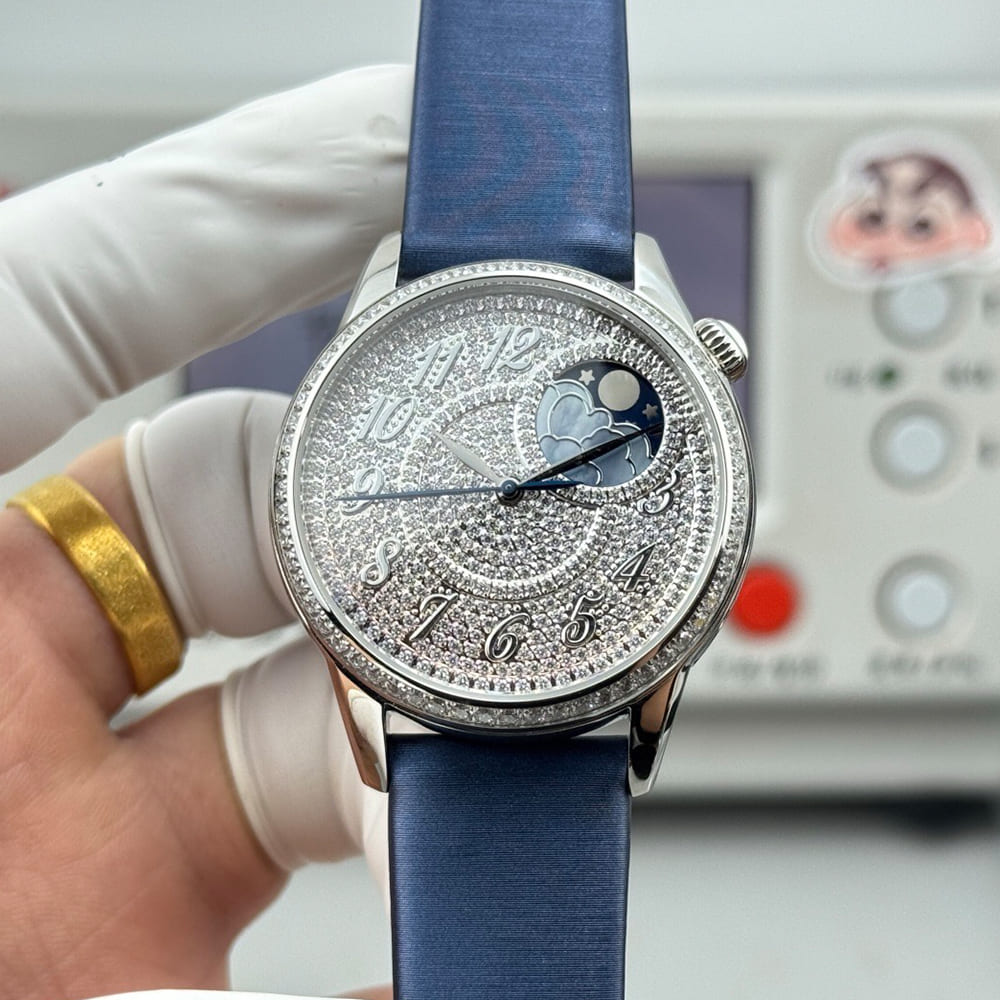 Vacheron C0nstan1n Egerie Moon phase
