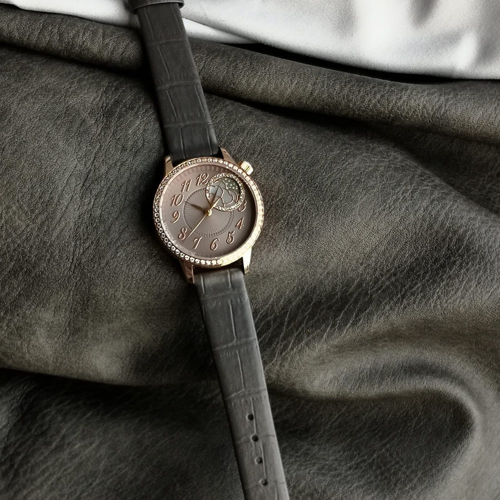 Vacheron C0nstan1n Egerie Moon phase