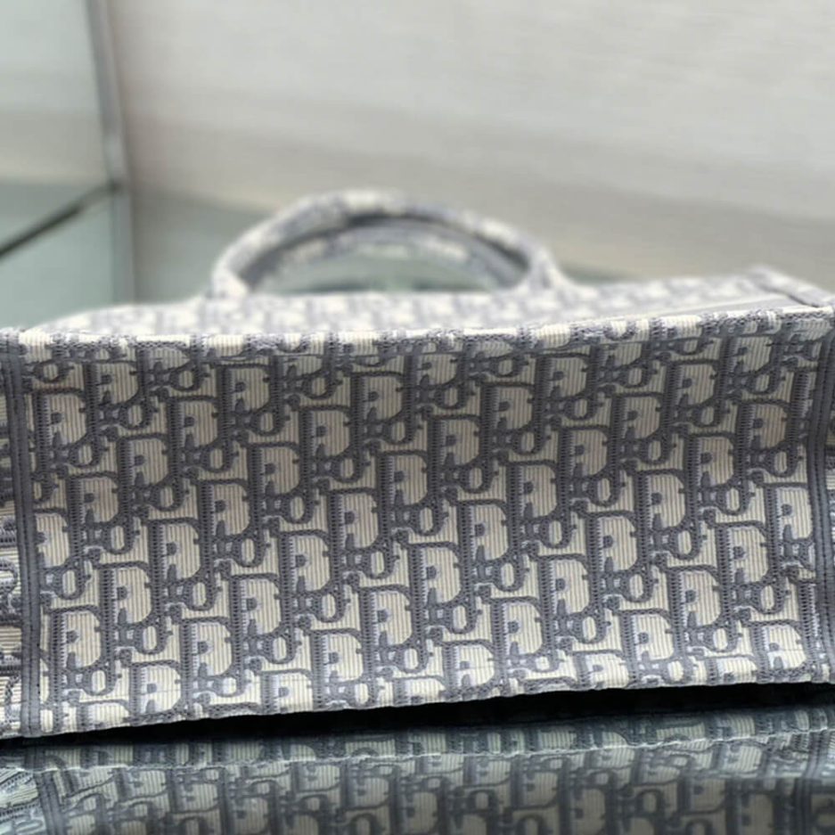 MEDIUM D10r BOOK TOTE